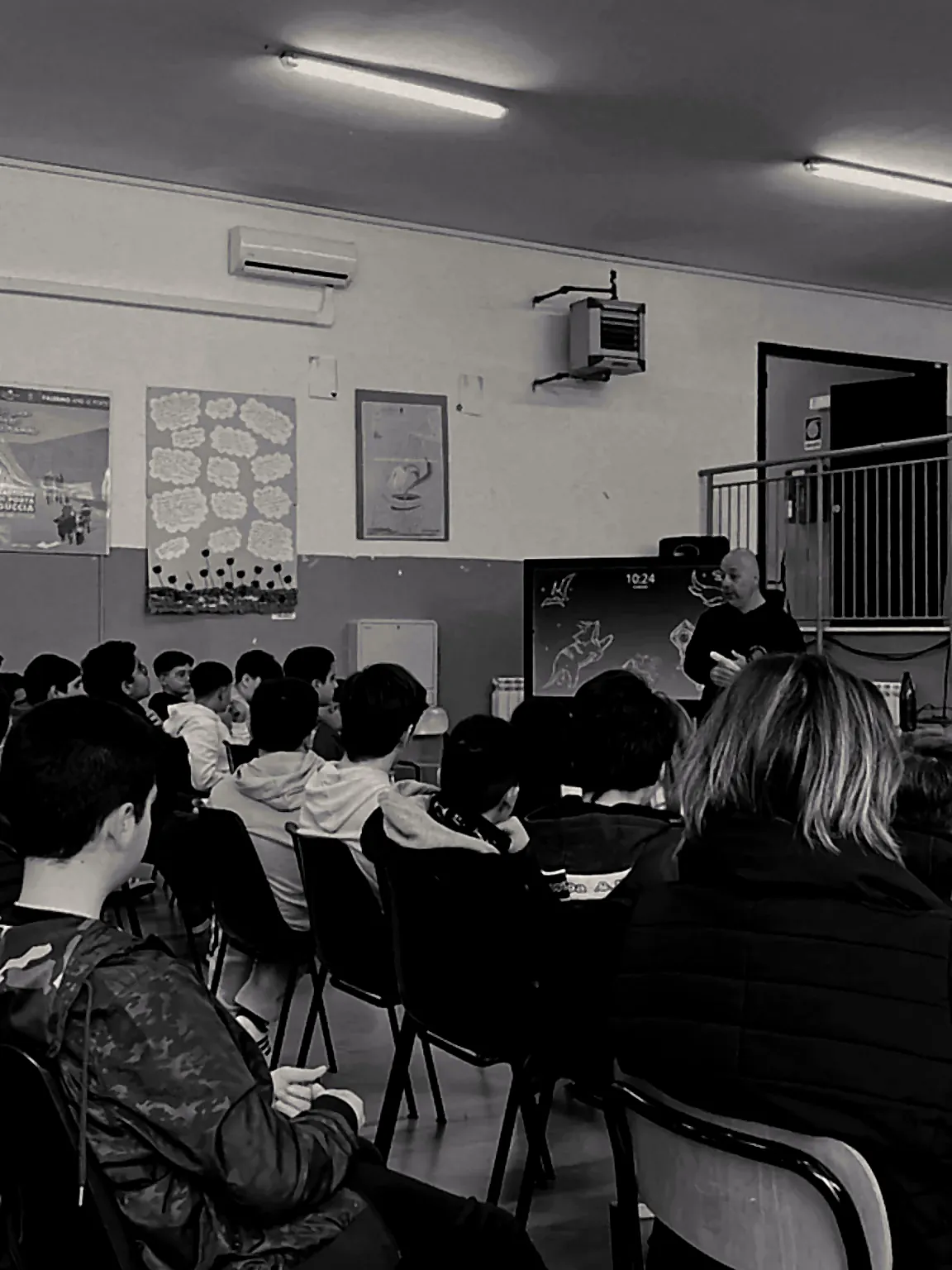 Studenti durante un incontro contro il bullismo